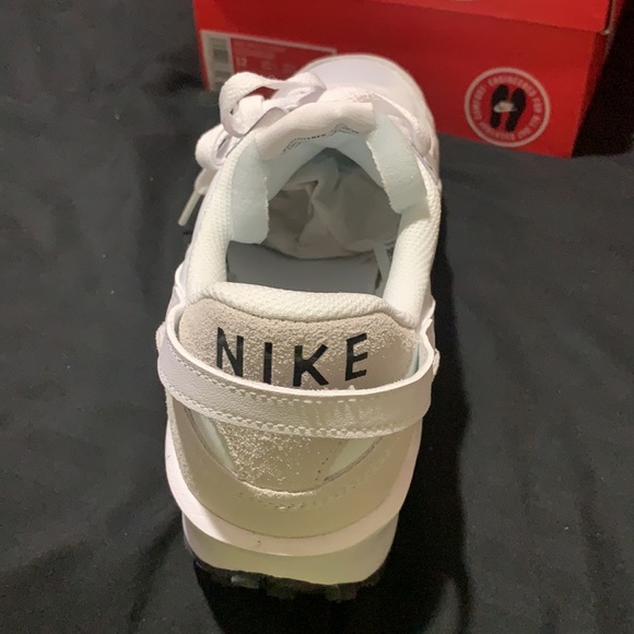 NIKE MEN SNEAKERS  NEW IN BOX SIZES 91/2 / 10 / 101/2 / 11 / 12 / (5) PAIR - Picture 4 of 6